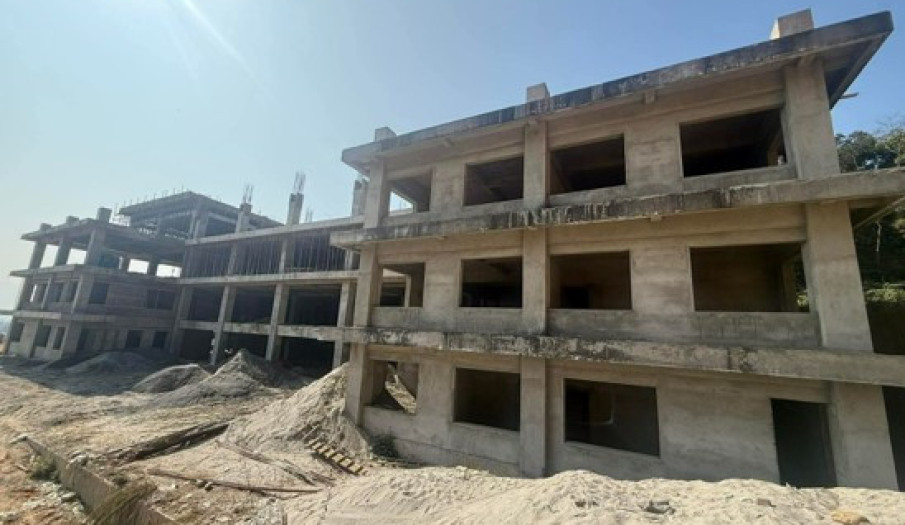 निर्माणाधीन  सक्रामक तथा सरुवा रोग अस्पताल भवन निर्माण लेखनाथ